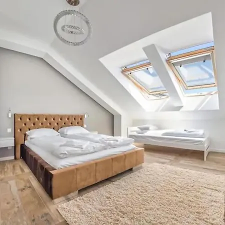 Close-central - One Bedroom With Balcony - Center - Sb12